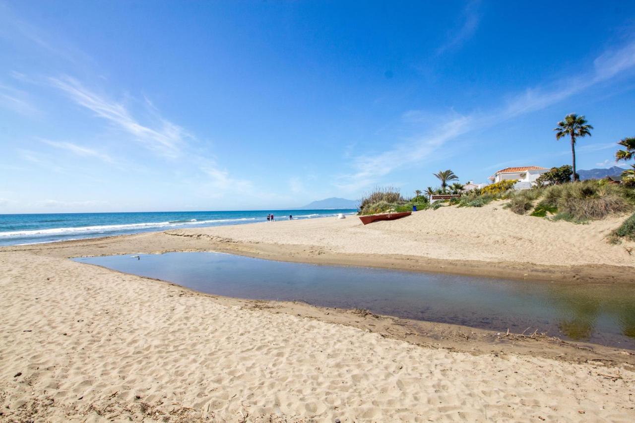 Perfectly Located Beachside Apartment In Elviria Marbella Exterior foto